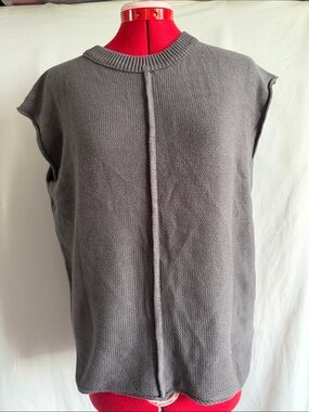 Men's Grey Crewneck Sleeveless Knit Sweater Vest
